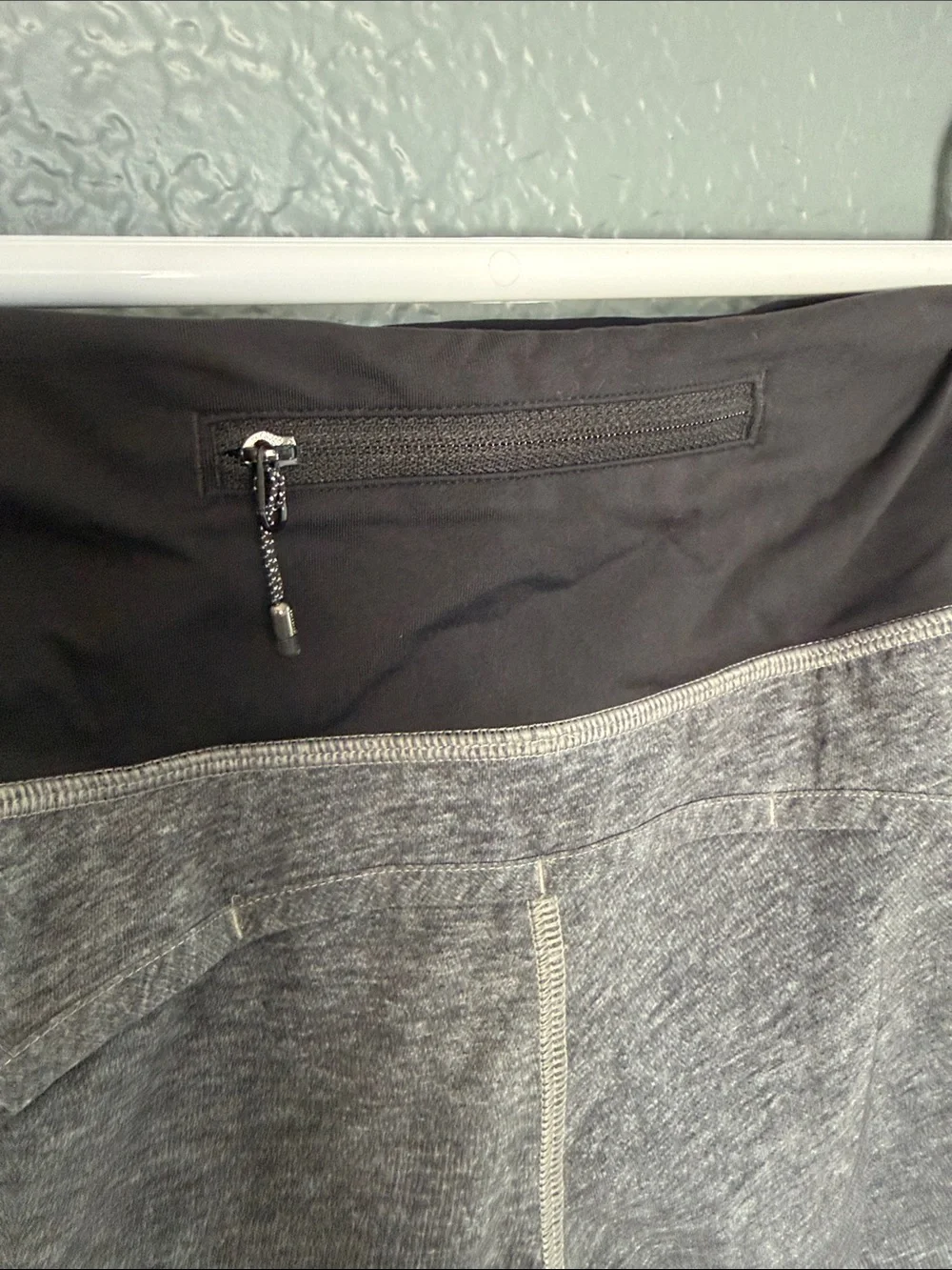 lululemon athletica Gray speed up Shorts with Black Waistband size 6, 4” inseam - Picture 4 of 8